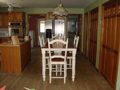 Kitchen. Dining Area