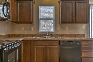 246 Pointe Ln, Raymore, MO 64083 - photo 3