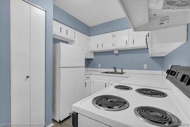328 E Elmwood Ave unit 24, Clawson, MI 48017 - photo 7