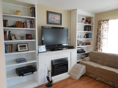Built in Book Shelves