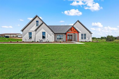 1039 Eagles Bluff Dr, Weatherford, TX 76087 - photo 2