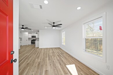 4154 Erby St unit B, Houston, TX 77087 - photo 2
