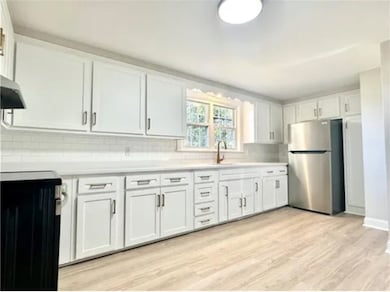 426 Metacom Ave unit 2, Bristol, RI 02809 - photo 4