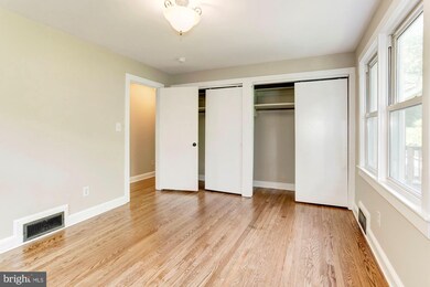 18306 Sharon Rd, Triangle, VA 22172 - photo 7