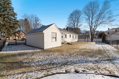 8 Taft St, Uxbridge, MA 01569 - photo 2