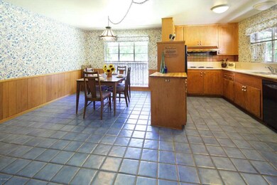 801 Northview k:dining