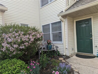 109 Lindfield Cir, Macungie, PA 18062 - photo 3