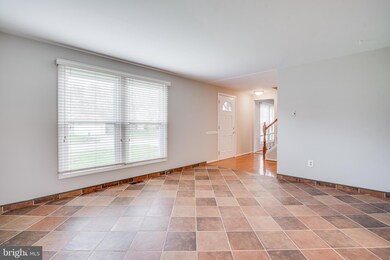 12611 Etruscan Dr, Herndon, VA 20171 - photo 4