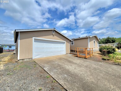 1565 Skipper Ave, Eugene, OR 97404 - photo 3