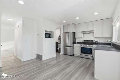 1201 Elegante Ln, Anchorage, AK 99501 - photo 7