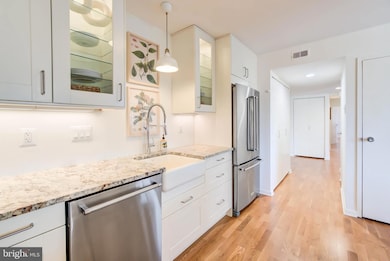 4936 Sentinel Dr unit 302, Bethesda, MD 20816 - photo 6