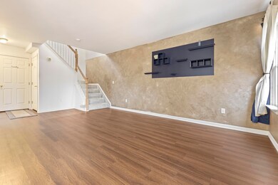 4753 Grove - INT-15