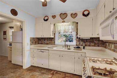 1110 Cranbrook Cir, Asheboro, NC 27205 - photo 3