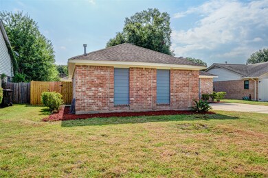 8706 Saratoga Forest Dr, Houston, TX 77088 - photo 3