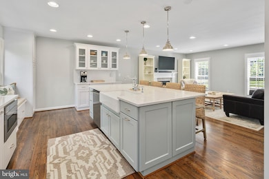 9906 Lindel Ln, Vienna, VA 22181 - photo 7