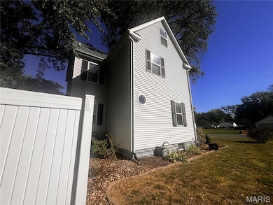 951 10th St, Carlyle, IL 62231 - photo 5