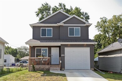 211 10th Ave SW, Cedar Rapids, IA 52404 - photo 2