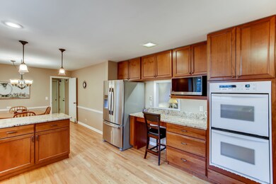 212 E Farnham Ln, Wheaton, IL 60189 - photo 7