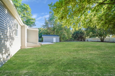 2 Myrtle Ln, Coram, NY 11727 - photo 5