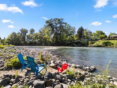 456 Edgewater Dr, Grants Pass, OR 97527 - photo 2