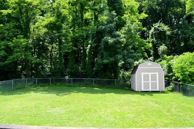 6612 Burlwood Dr, Louisville, KY 40229 - photo 7