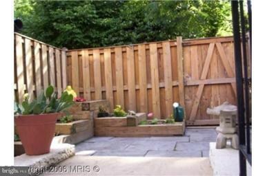 45543 Hutchens Square, Sterling, VA 20166 - photo 2