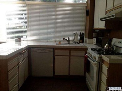 VIEW IOF KITCHEN
