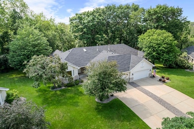 5553 Fenway Ct, Saint Paul, MN 55110 - photo 2