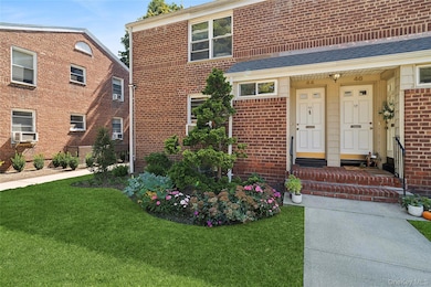 44 Edwards St unit 1A, Roslyn Heights, NY 11577 - photo 2