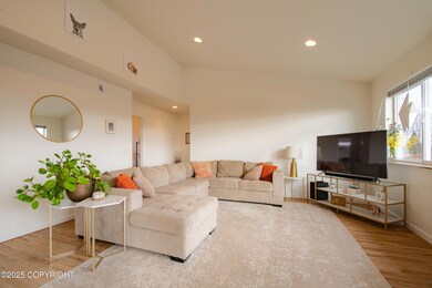490 Soundview Ave-19