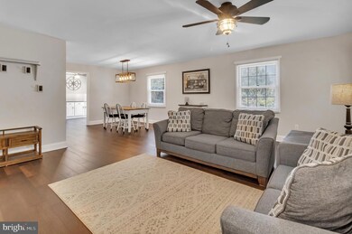 12328 Flamingo Ln, Bowie, MD 20715 - photo 5