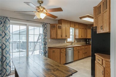 1075 Valley Park St, Marion, IA 52302 - photo 5