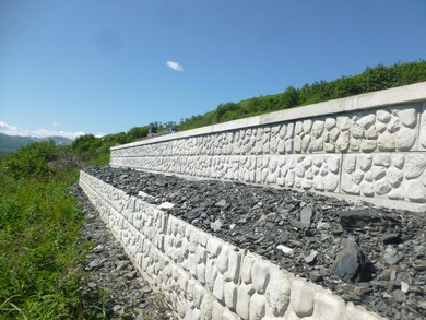 Tiered retaining walls