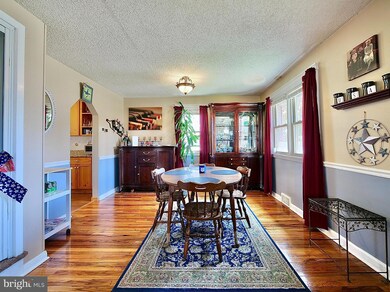 426 Edgewood Ave, Folsom, PA 19033 - photo 5