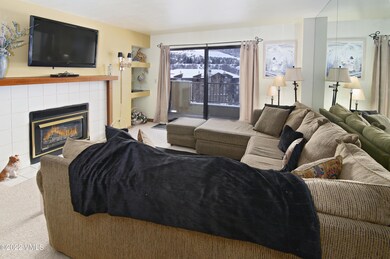 seasons_423_living_2