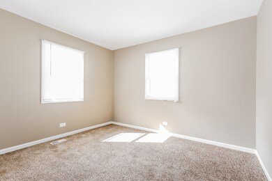 209 Bolz Rd, Carpentersville, IL 60110 - photo 3