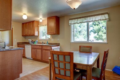 431 SW Blakely Court-5