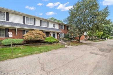 2449 Mulberry Square unit 31, Bloomfield Hills, MI 48302 - photo 3