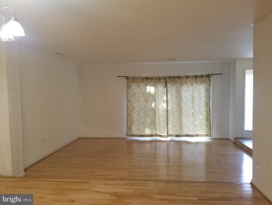3748 Persimmon Cir unit 3748, Fairfax, VA 22031 - photo 4