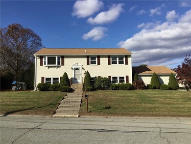 14 Crabapple Ln, Greenville, RI 02828 - photo 2