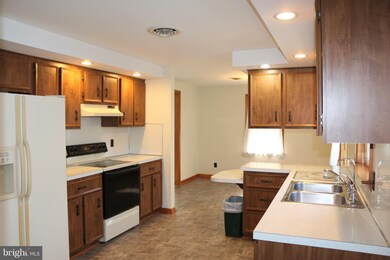 11221 Greenmount Ave, Hagerstown, MD 21740 - photo 6