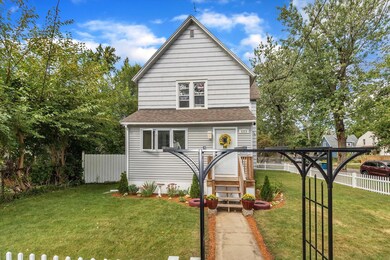 03-1223-Lake-St-WindowStill-Real-Estate-