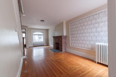 Beautiful hardwood floor inlays in the living room
