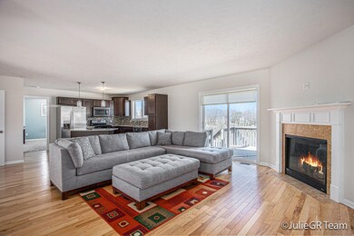 7 Living & Kitchen