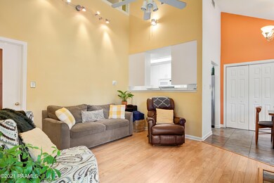 208 Yvonne St C -5