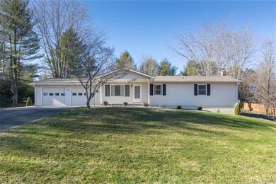 23 Coronet Ln, Hendersonville, NC 28792 - photo 2