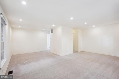 2941 Waterford Ct, Vienna, VA 22181 - photo 4