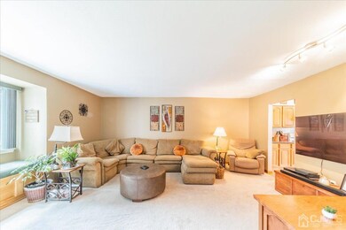 8 Lincoln Ln unit E, Dayton, NJ 08810 - photo 4