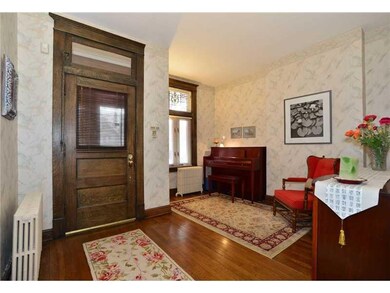 Entry/Foyer.