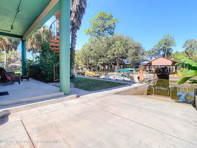 6015 Colony Circle-14